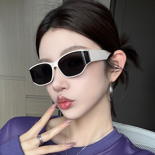 Mousvibe 1325 | Retro Cat-Eye Round Face Curved Sunglasses