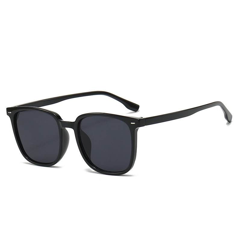 Mousvibe 1402 | Stylish Oversized Black-Frame Brown Sunglasses